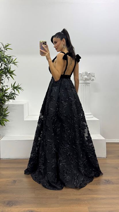 Kadife Üst Fiyonk Askılı Özel Tasarım Abiye Elbise